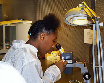 Local school visits RLE’s NanoStructures Laboratory